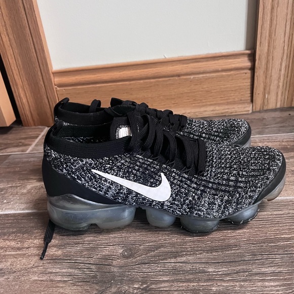 Nike Vapormaxes - Picture 3 of 4